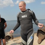 Putin holt Touristenabfall aus der Atilla Zeit ausm Wasser.